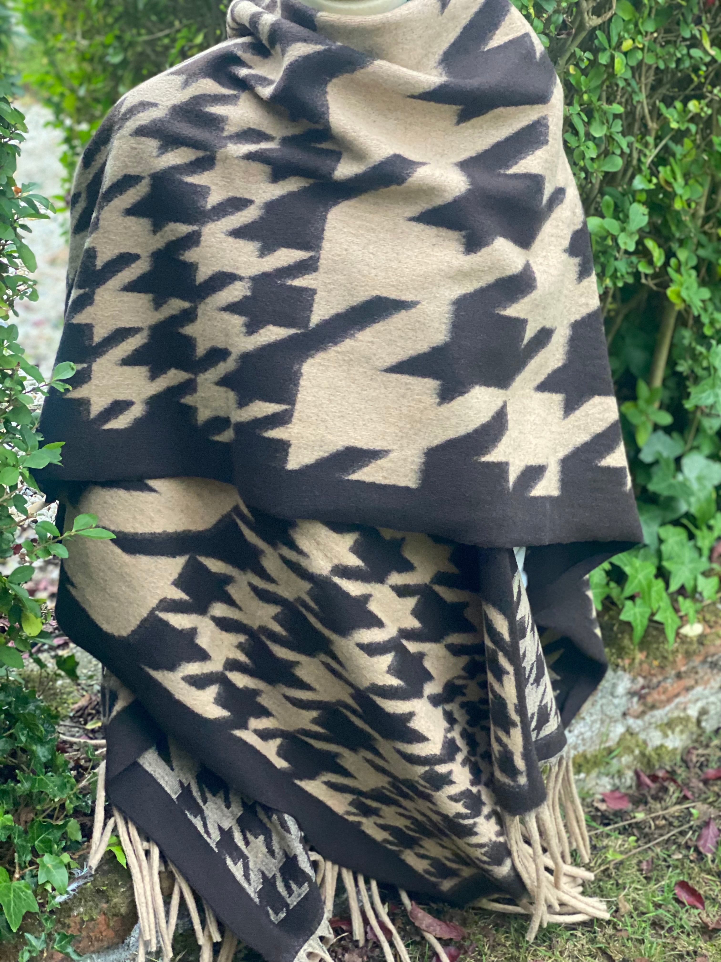 Bruin/beige poncho met ruiten