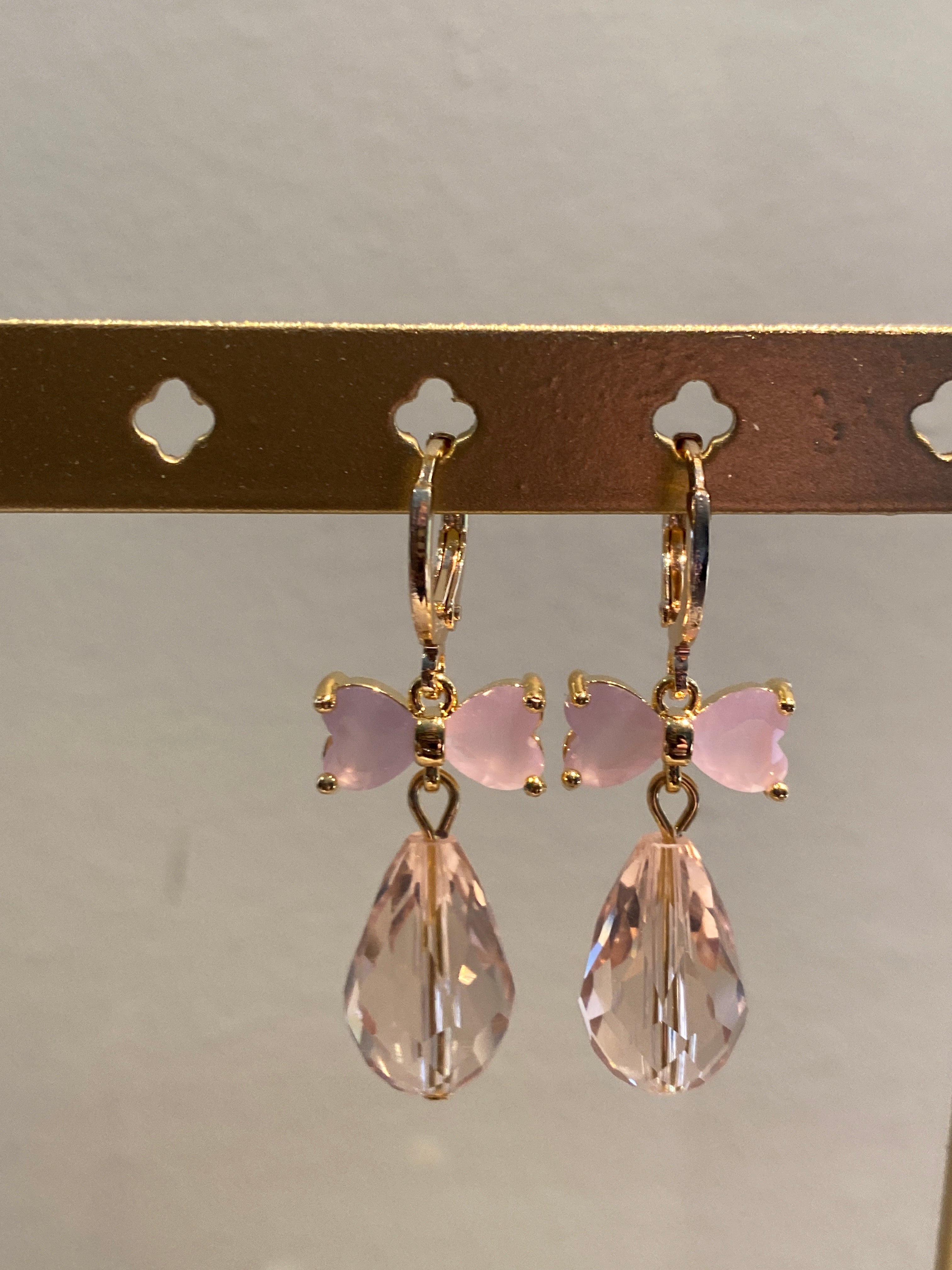 Creolen met strikje en crystal roze hanger