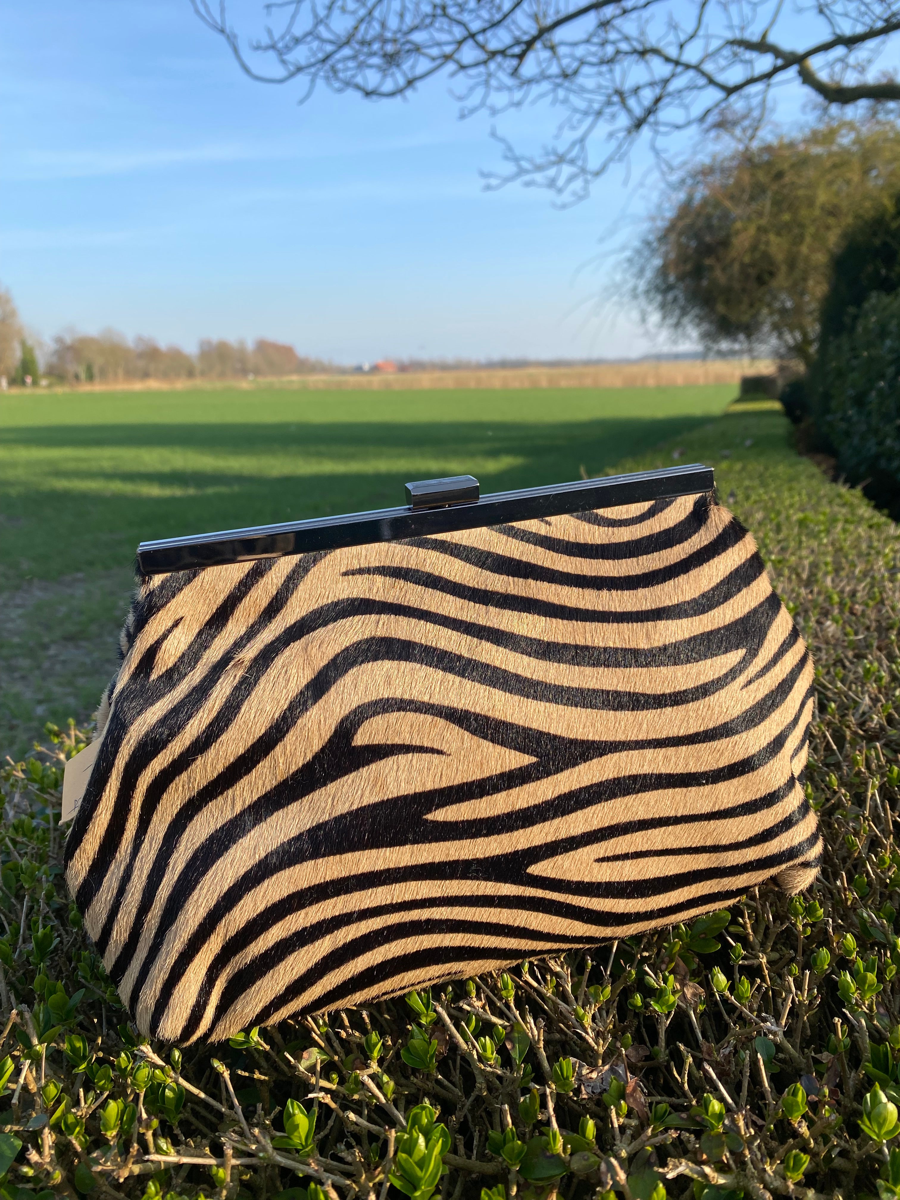 lederen schoudertas met vacht