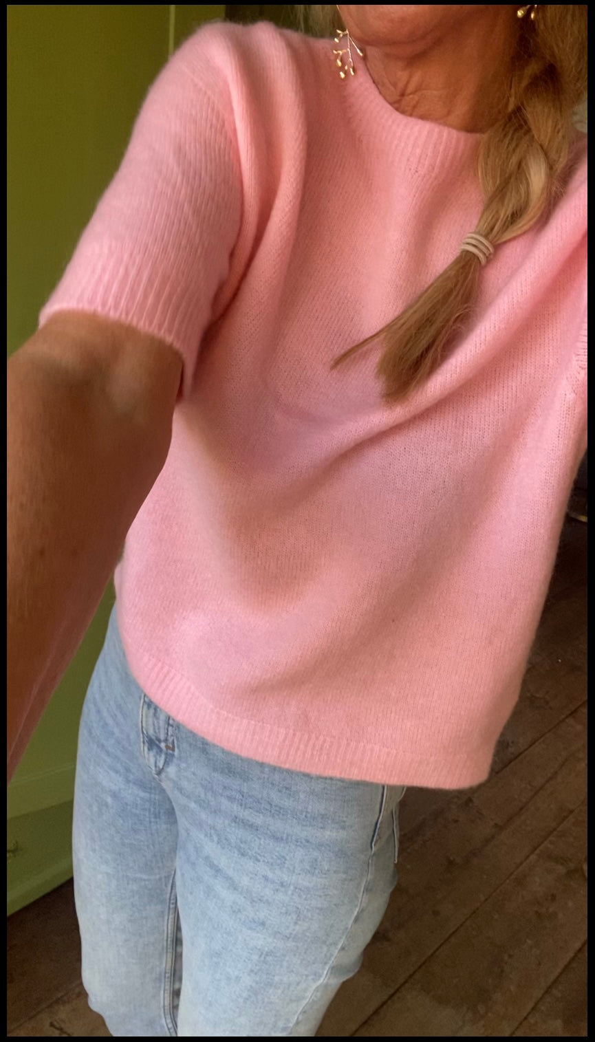 Zacht roze trui