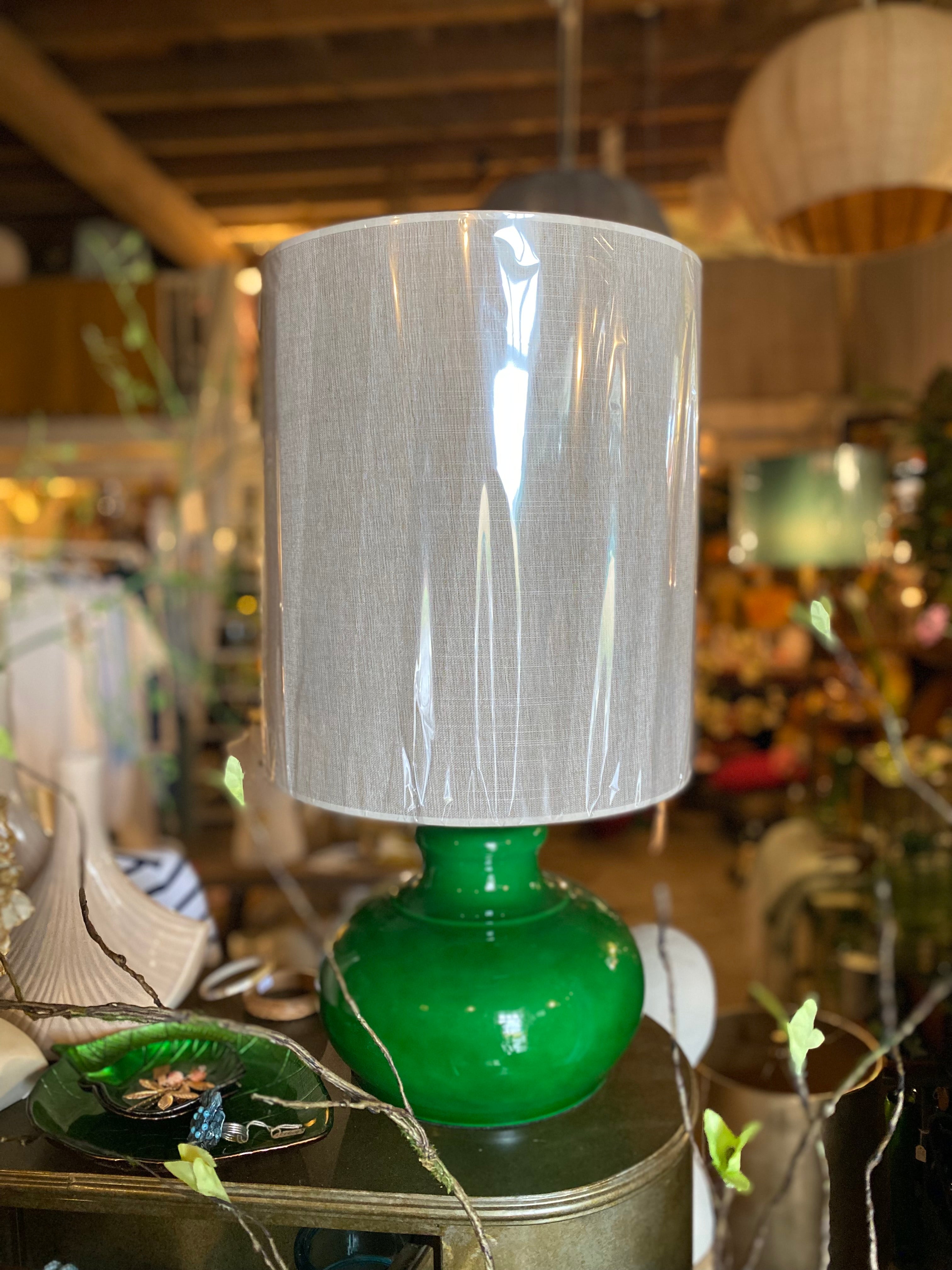 Groene glazen lampvoet.