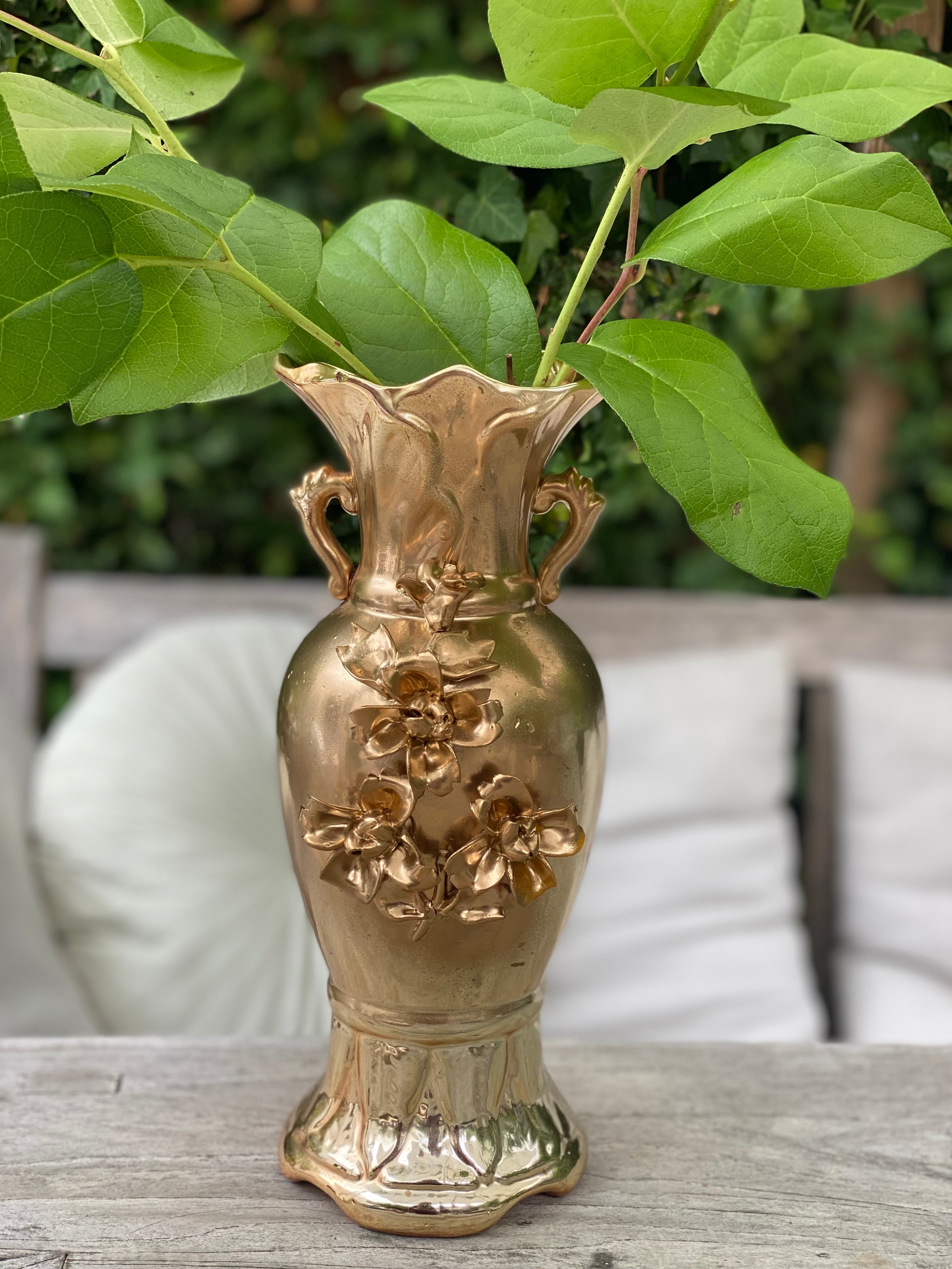 Brocante vaas goud kleurig met oortjes