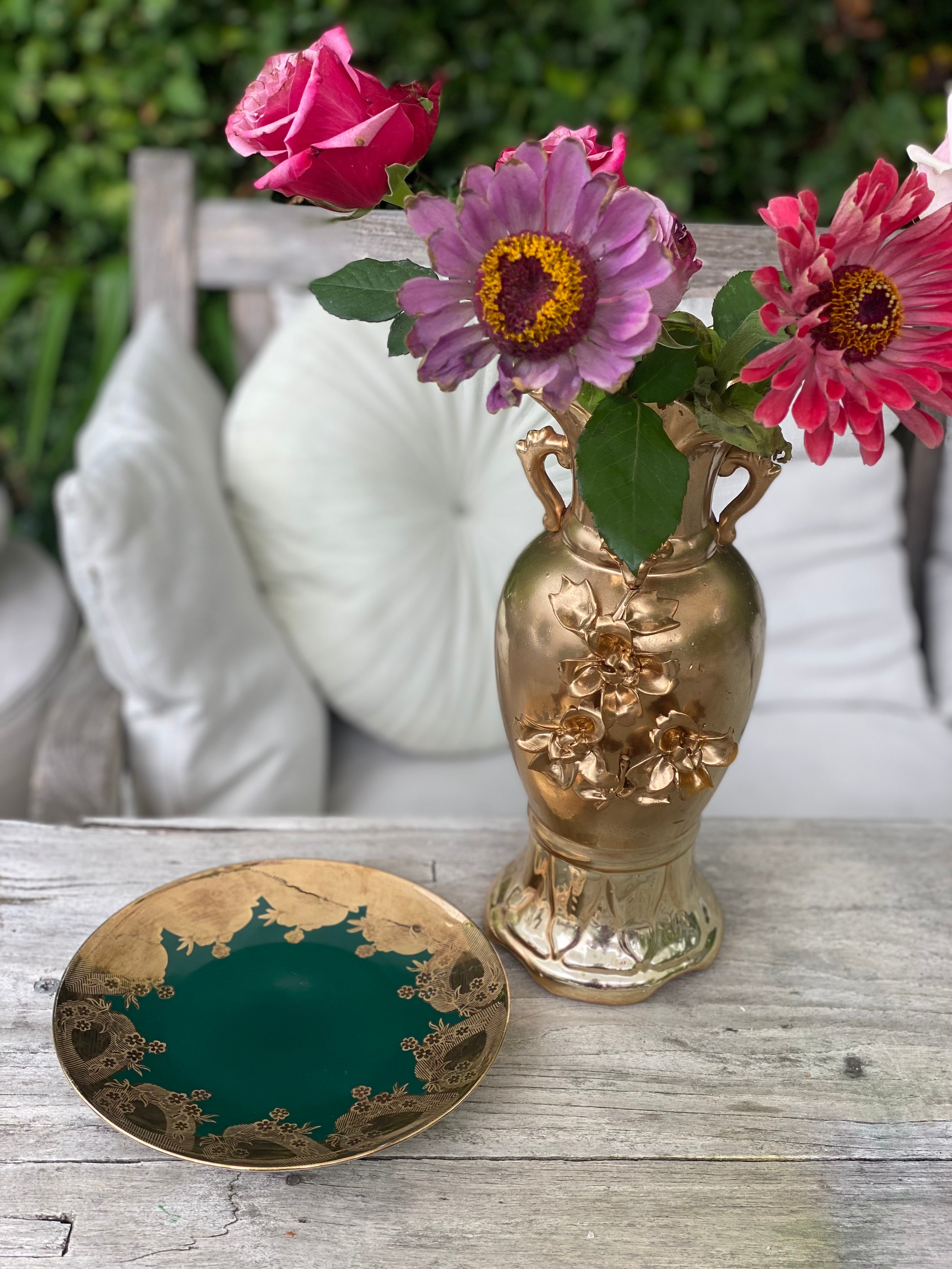 Brocante vaas goud kleurig met oortjes