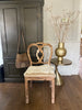 Afbeelding laden in galerijviewer, Klassieke houten stoel “rocco”gestraald