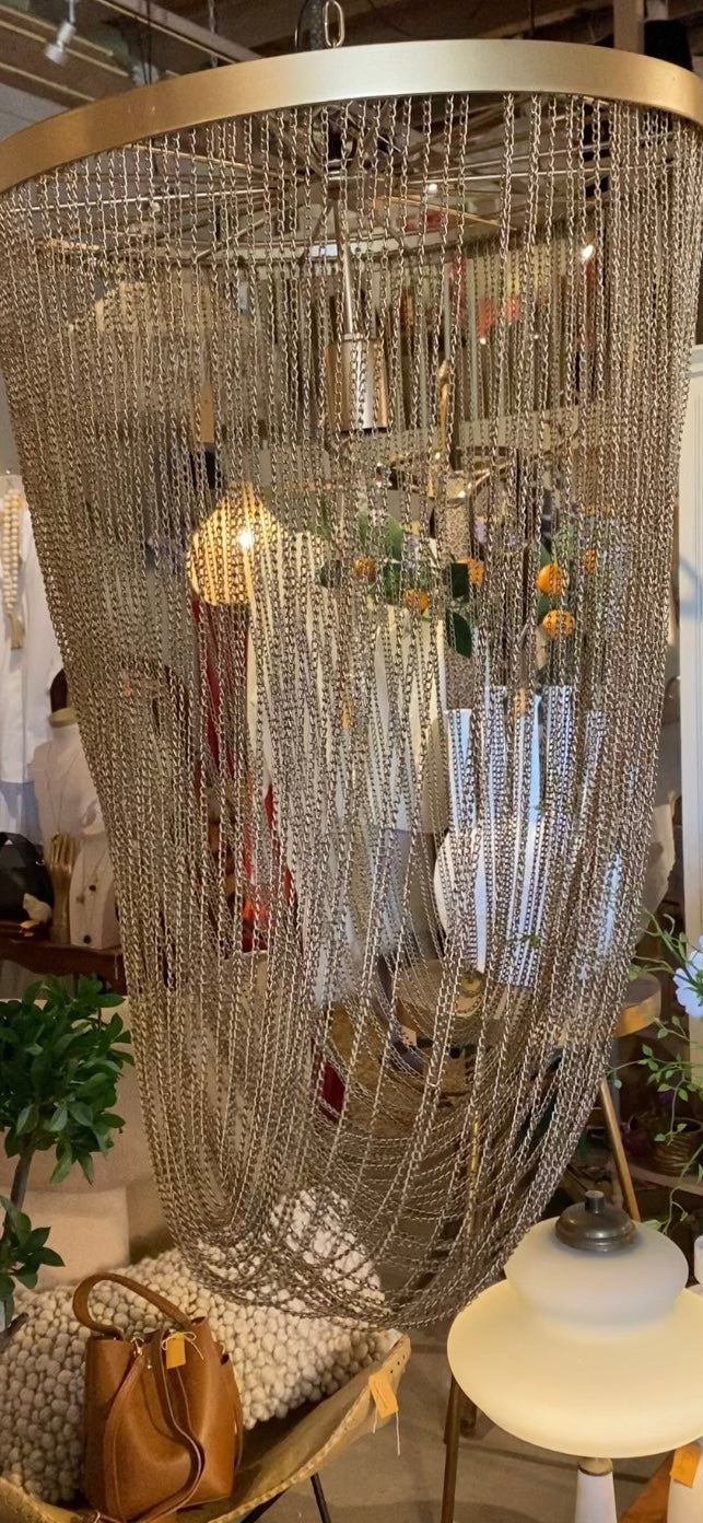 Gold kleurige hanglamp met kettingen