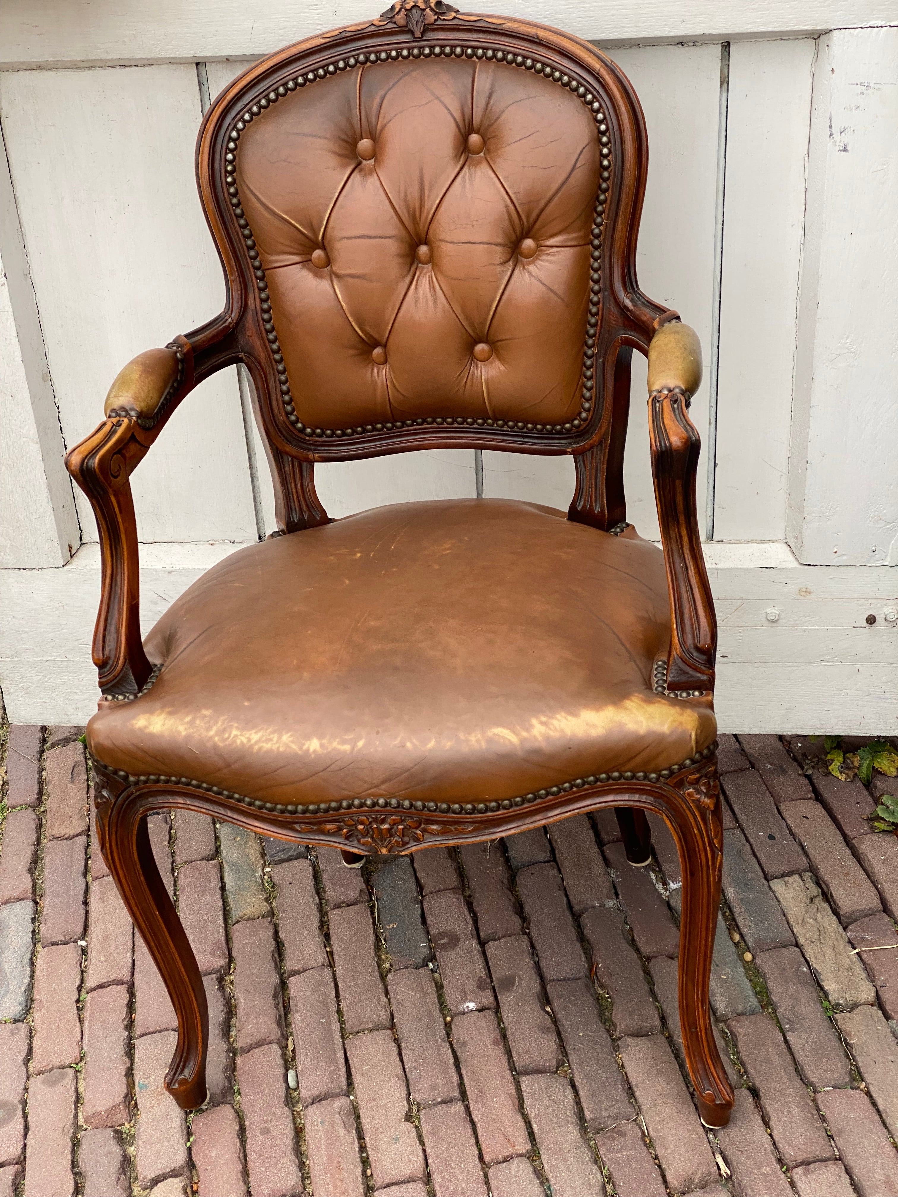 Brocante fauteuil, lederen rug & zitting