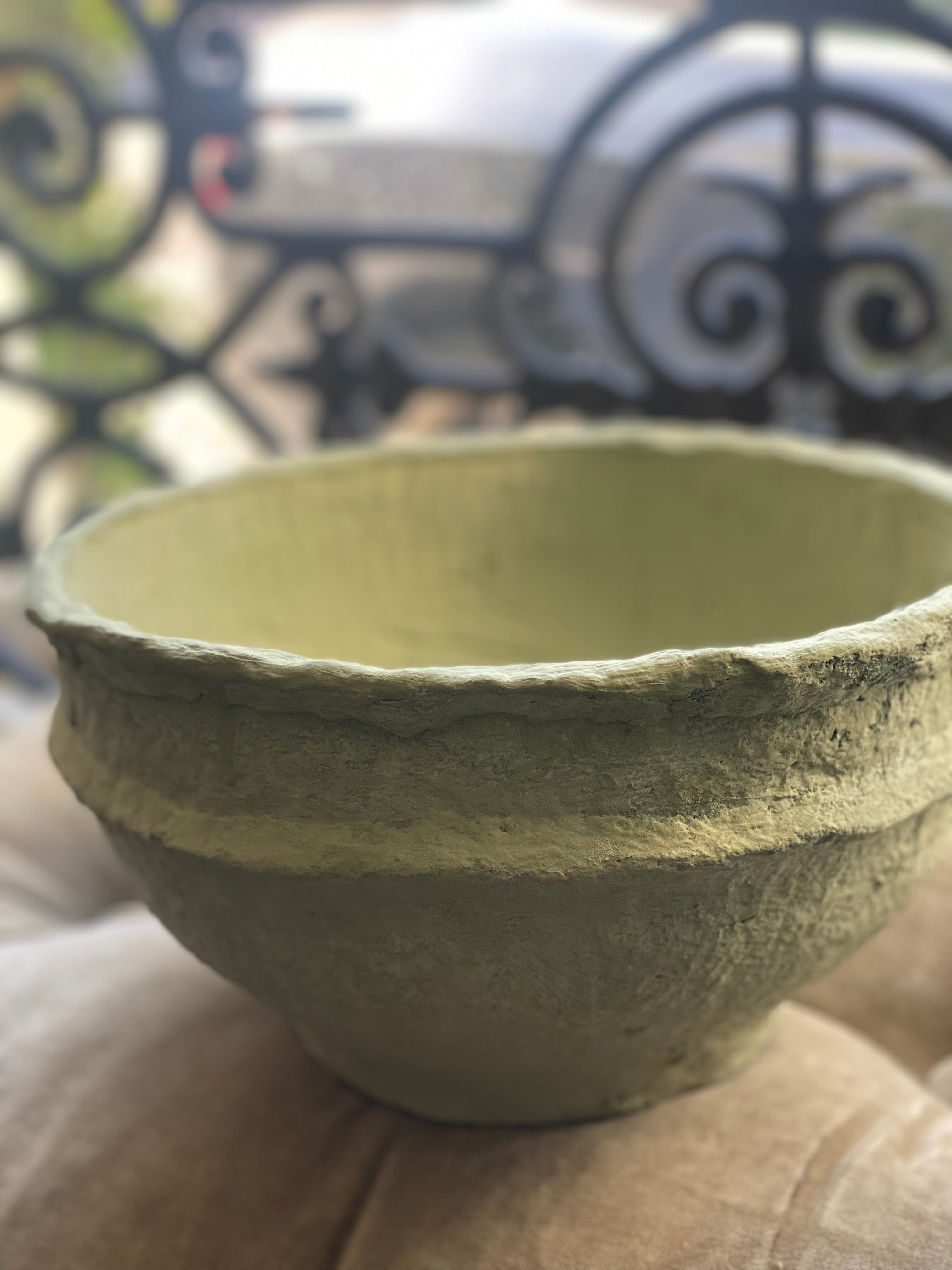 Schaal groen papier-maché