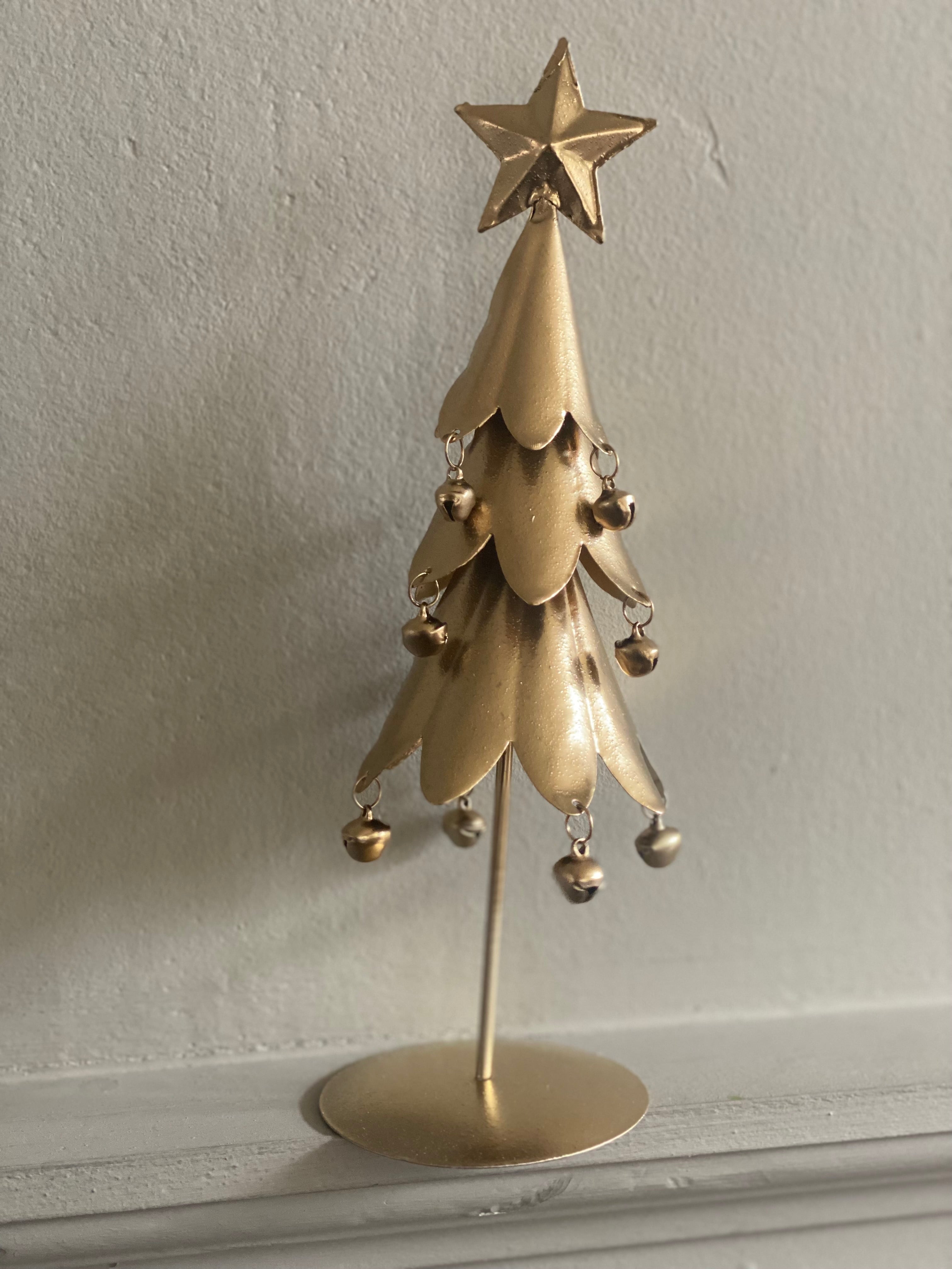 Metalen kerstboom met belletjes