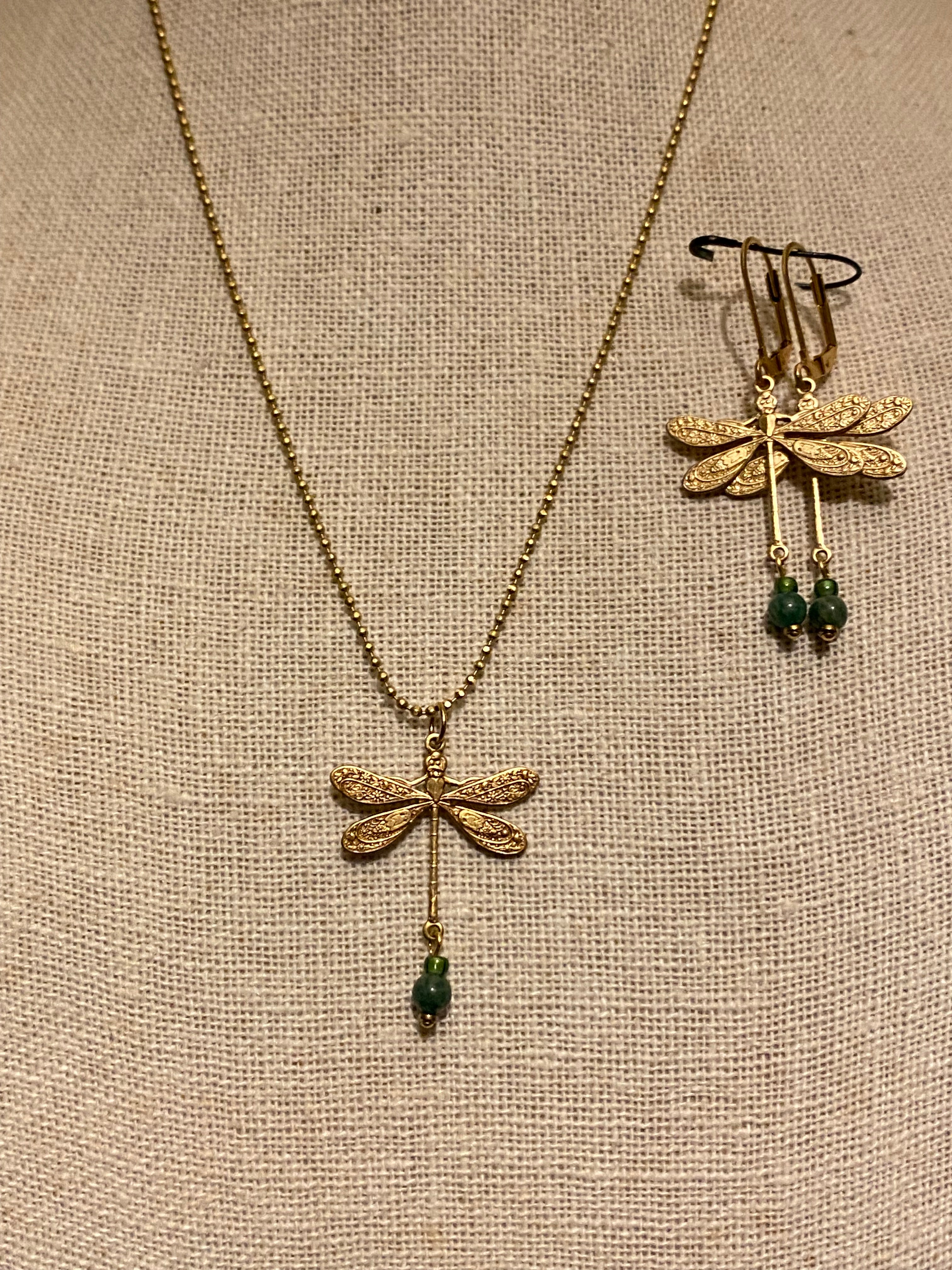 Dragonfly necklace green