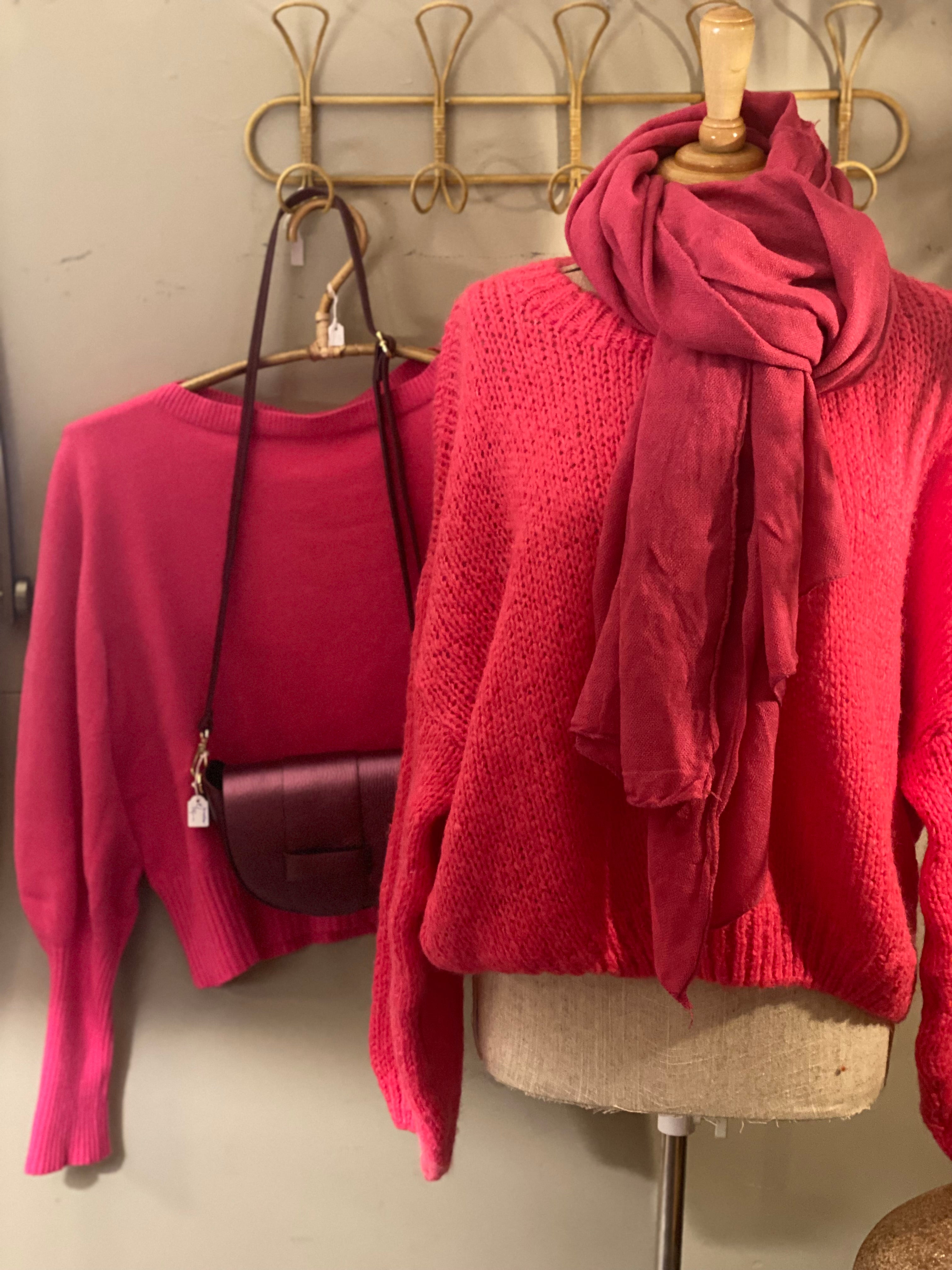 Fuchsia oversized trui Helaas verkocht !