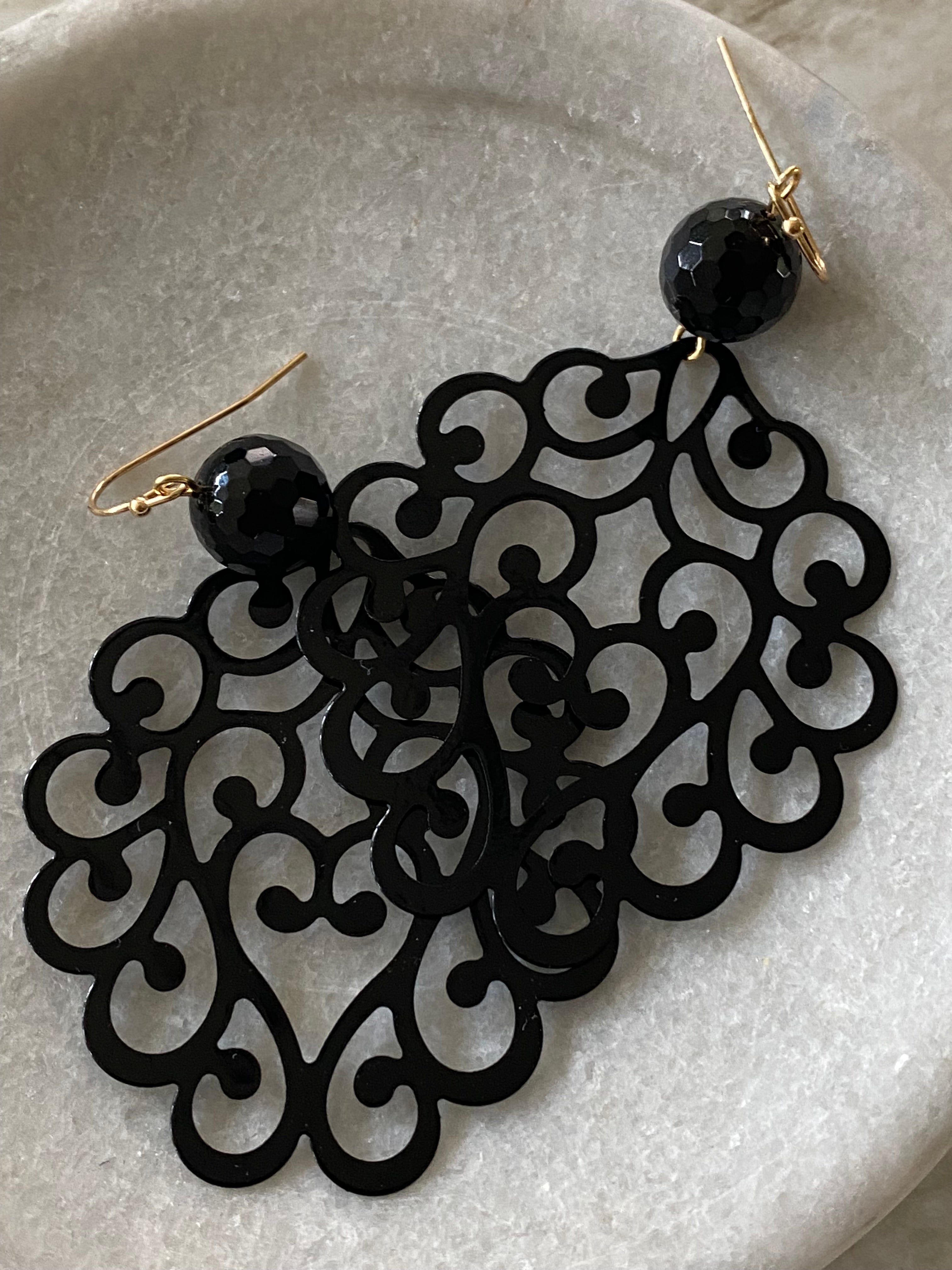 Statement earring black