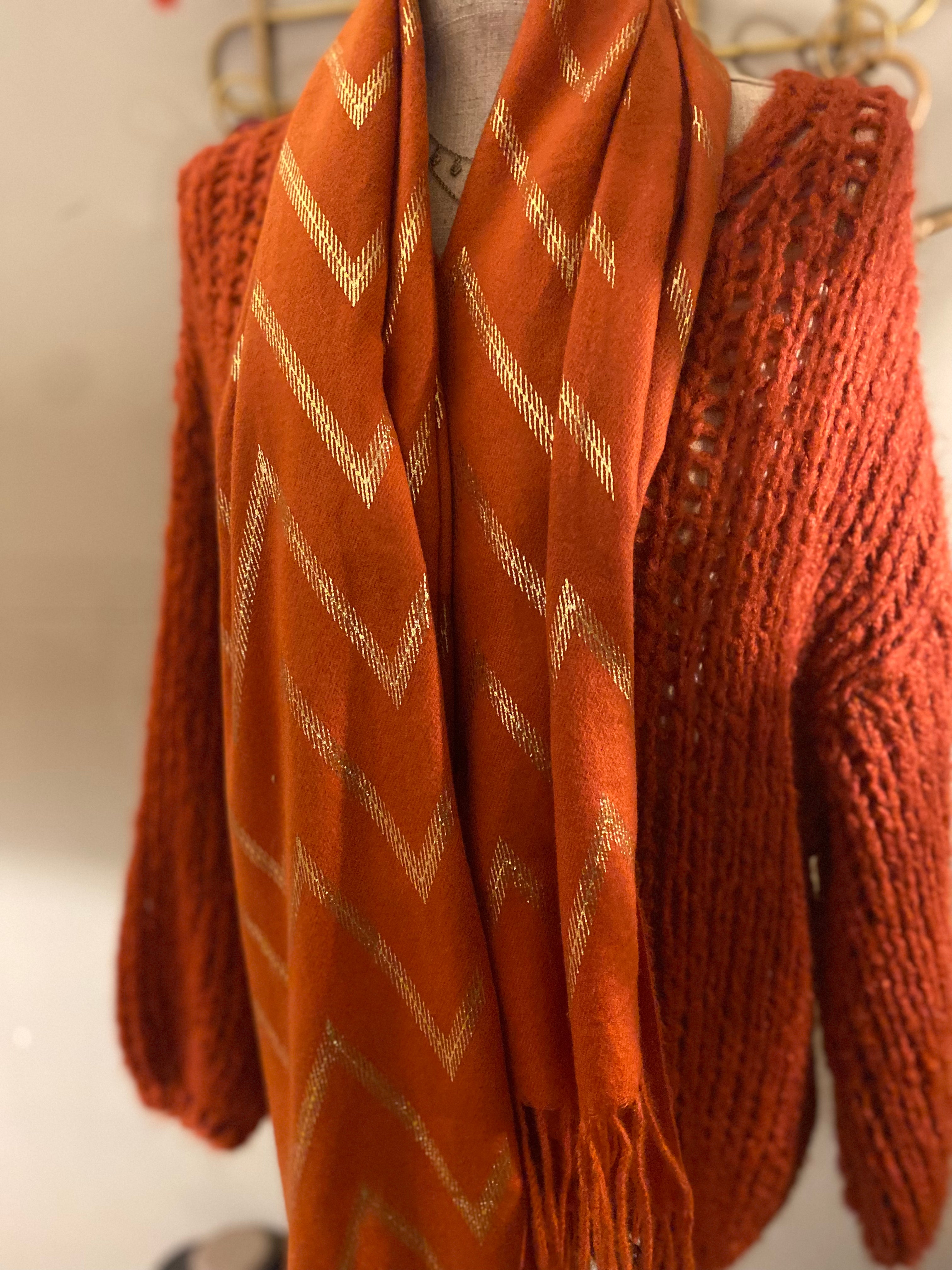Oranje sjaal met gouden opdruk