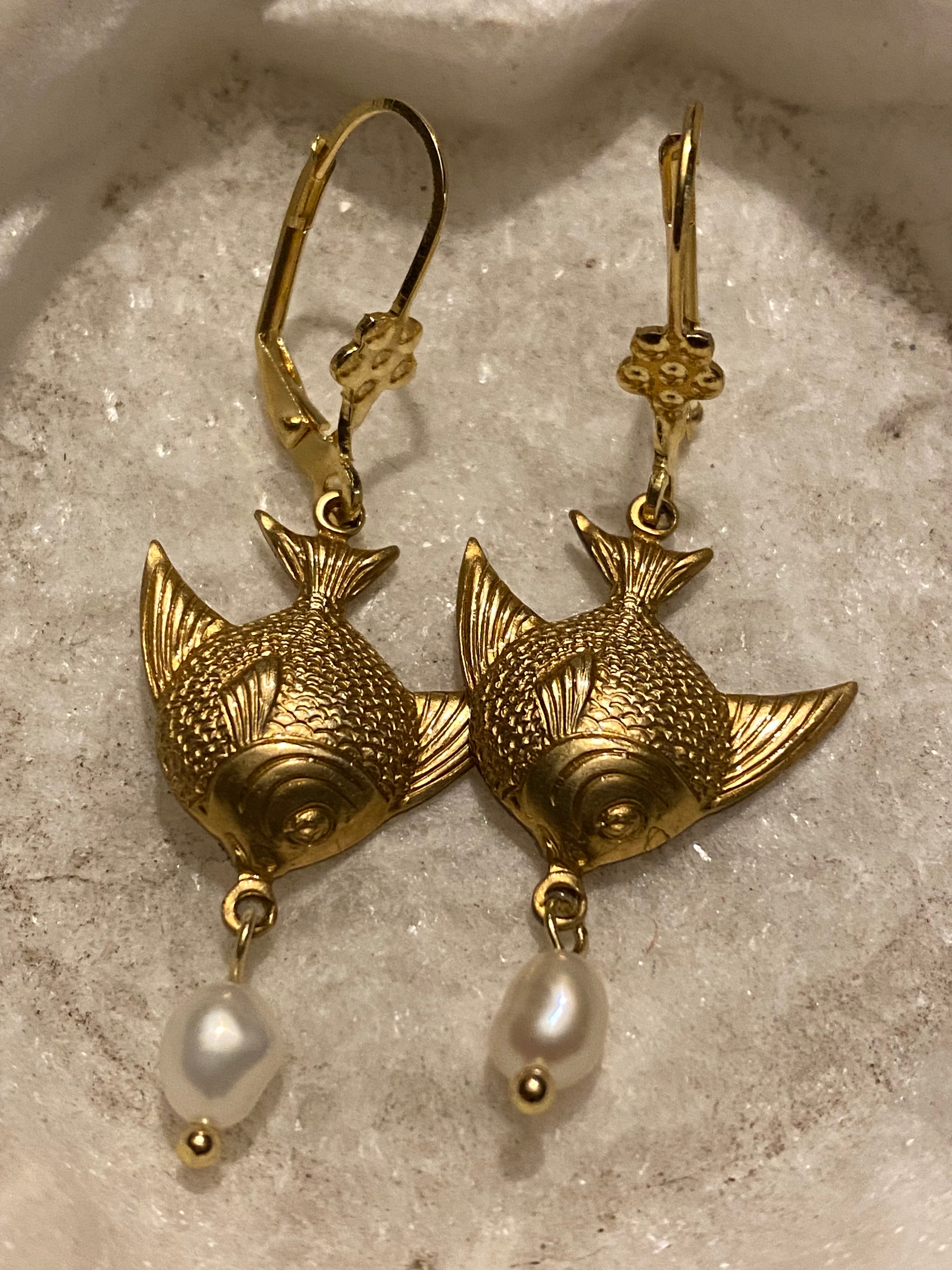 Small fish earrings