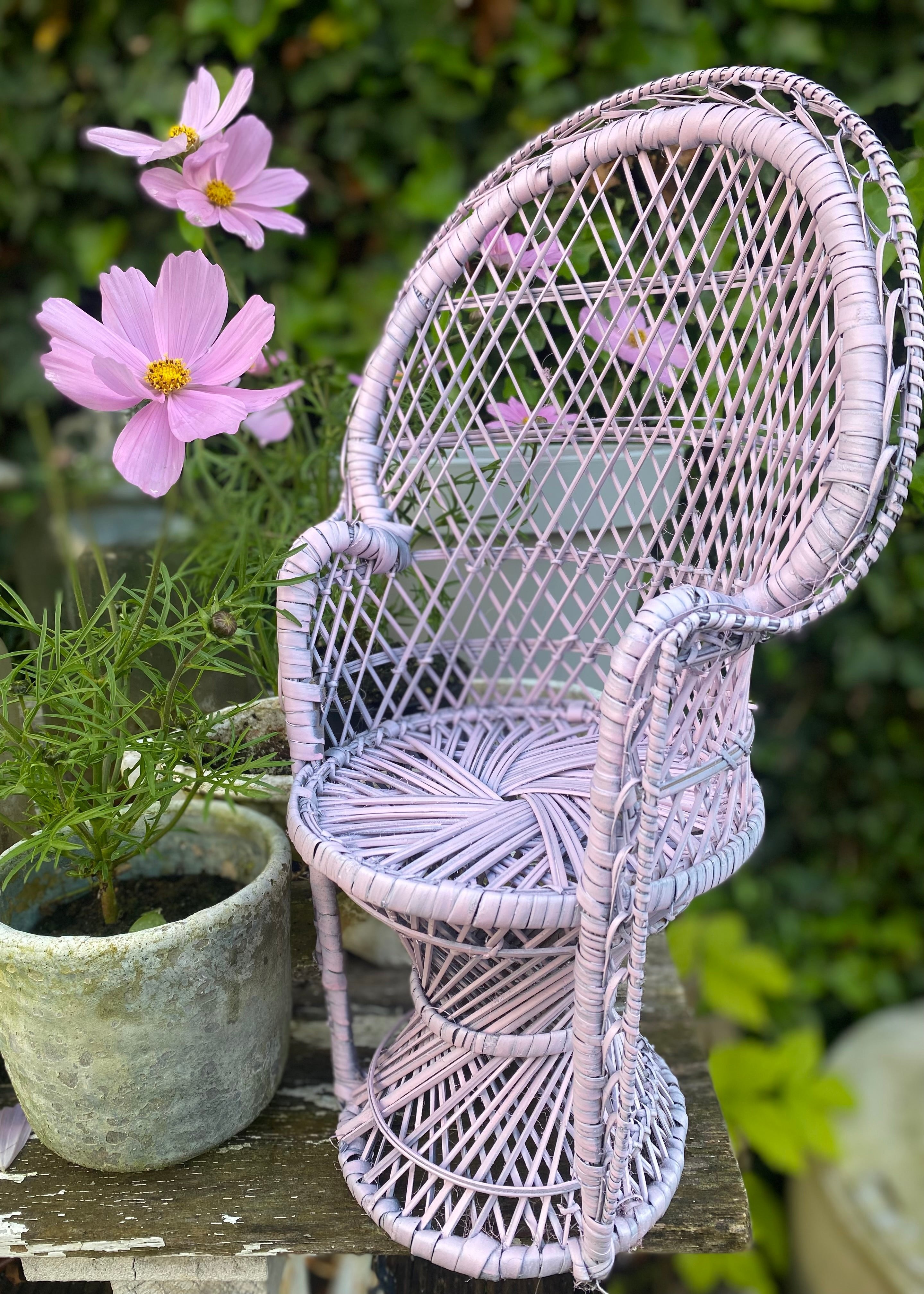 Poppenstoel roze rotan