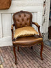 Brocante fauteuil, lederen rug & zitting