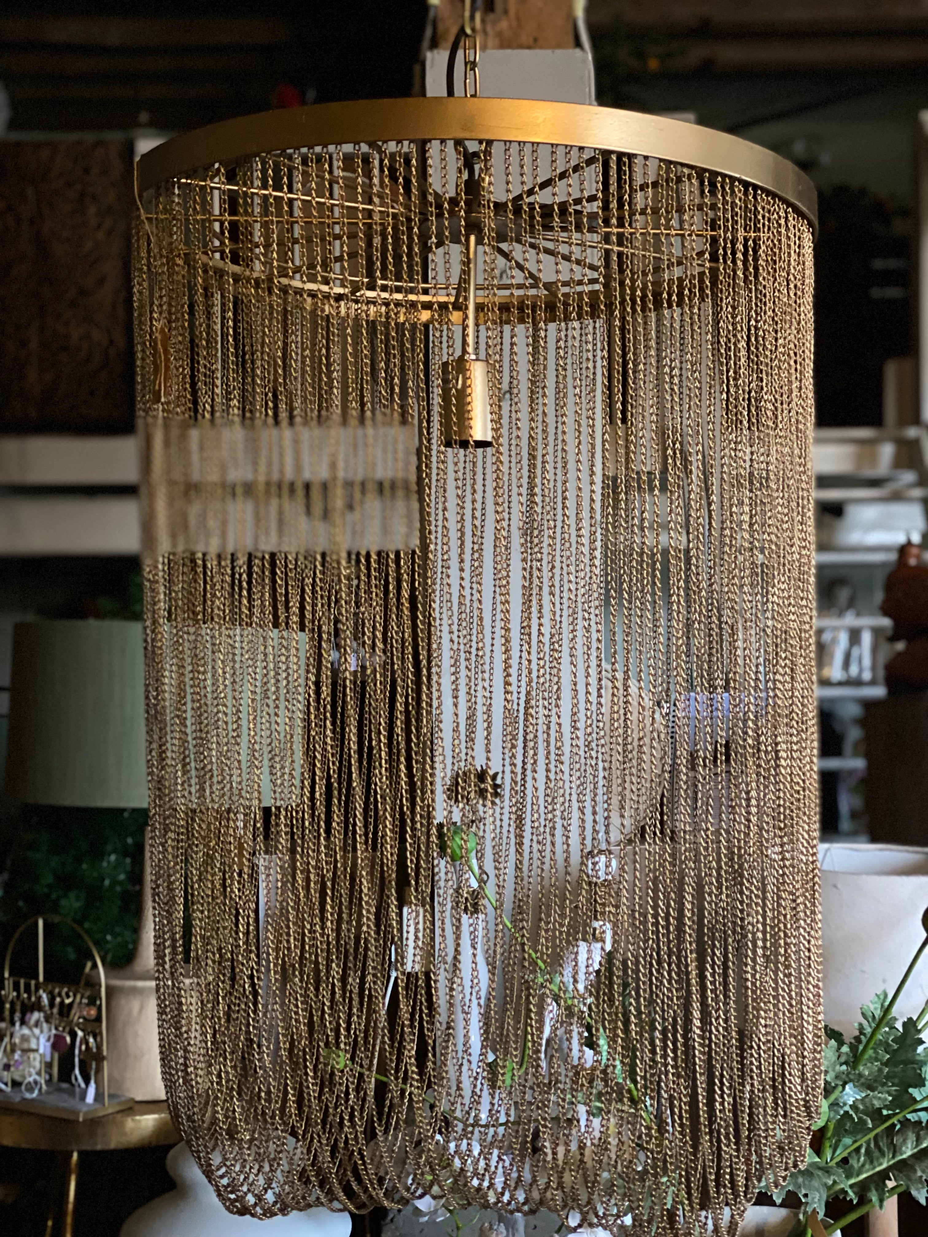 Gold kleurige hanglamp met kettingen