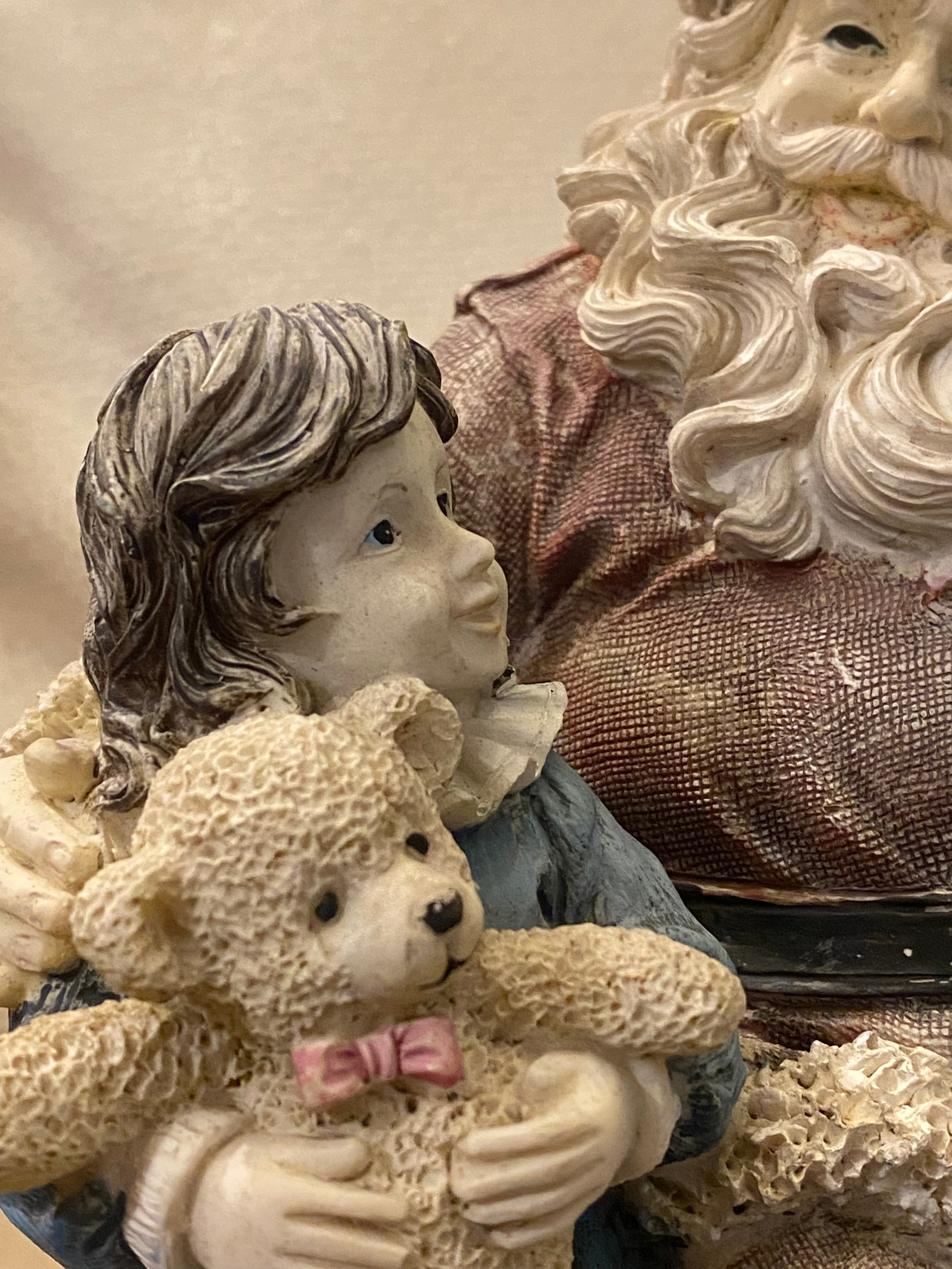 Vintage kerstman met kind op schoot