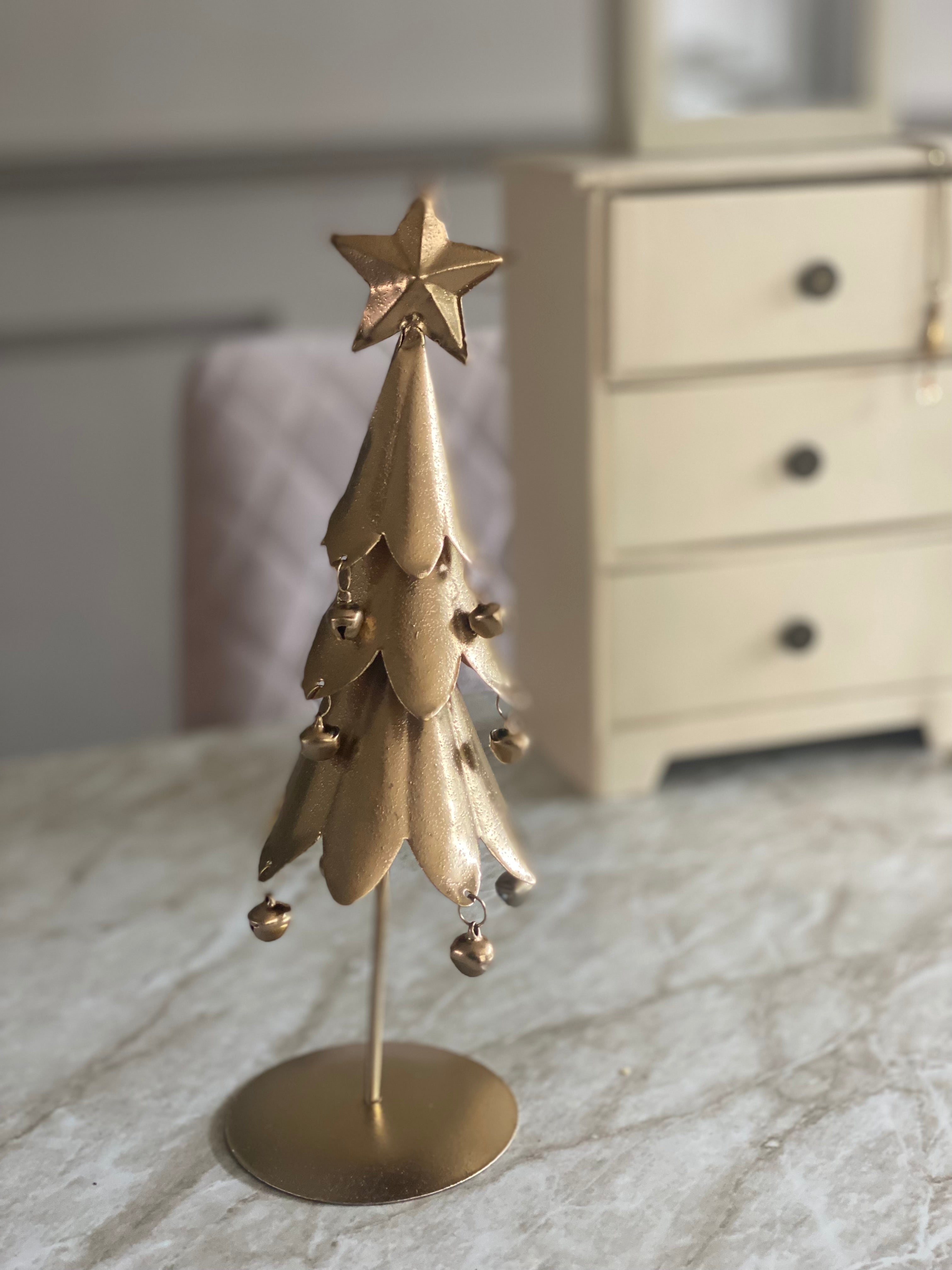 Metalen kerstboom met belletjes
