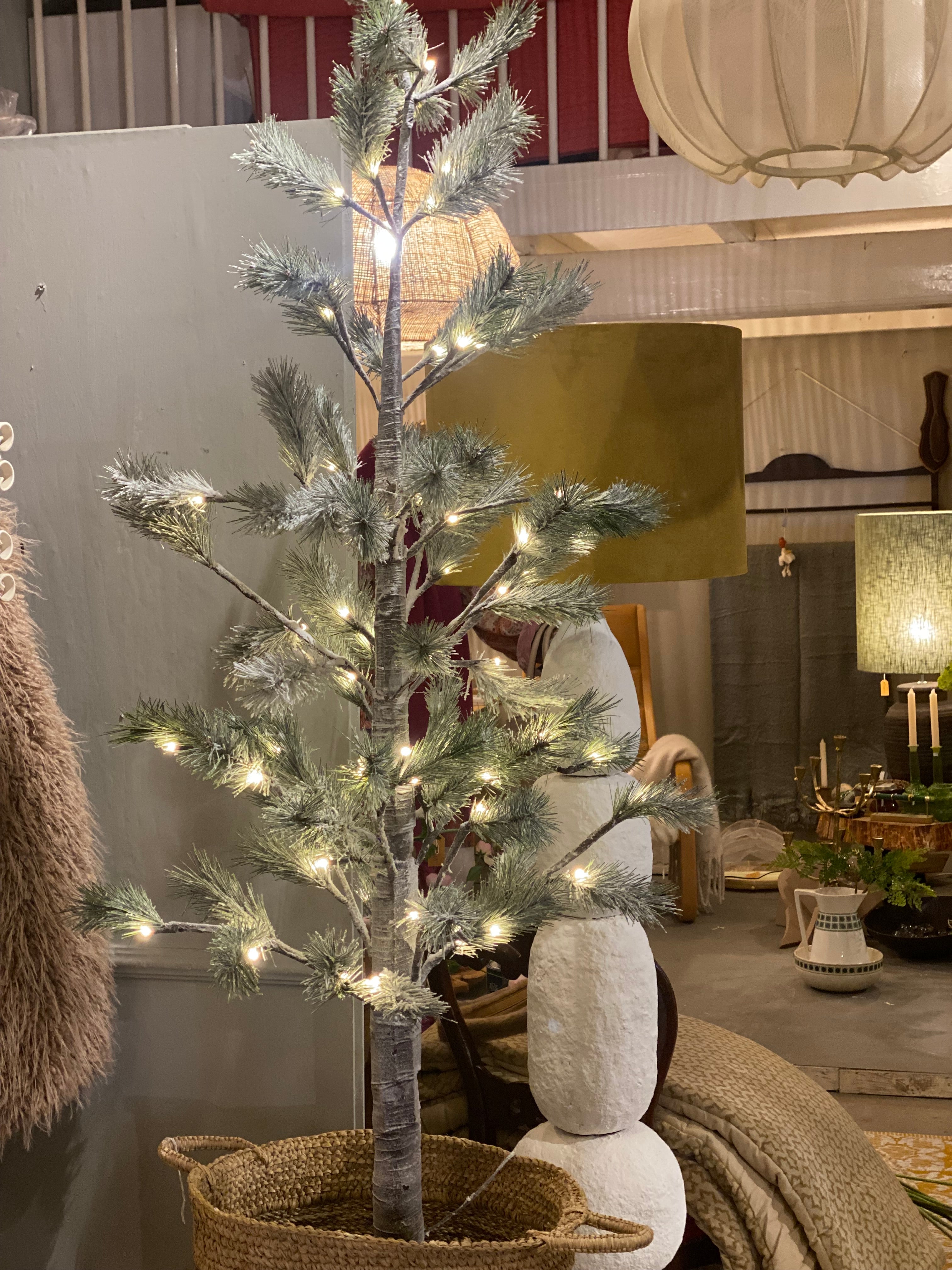 Dennenboom met sneeuw 69 Led lampjes