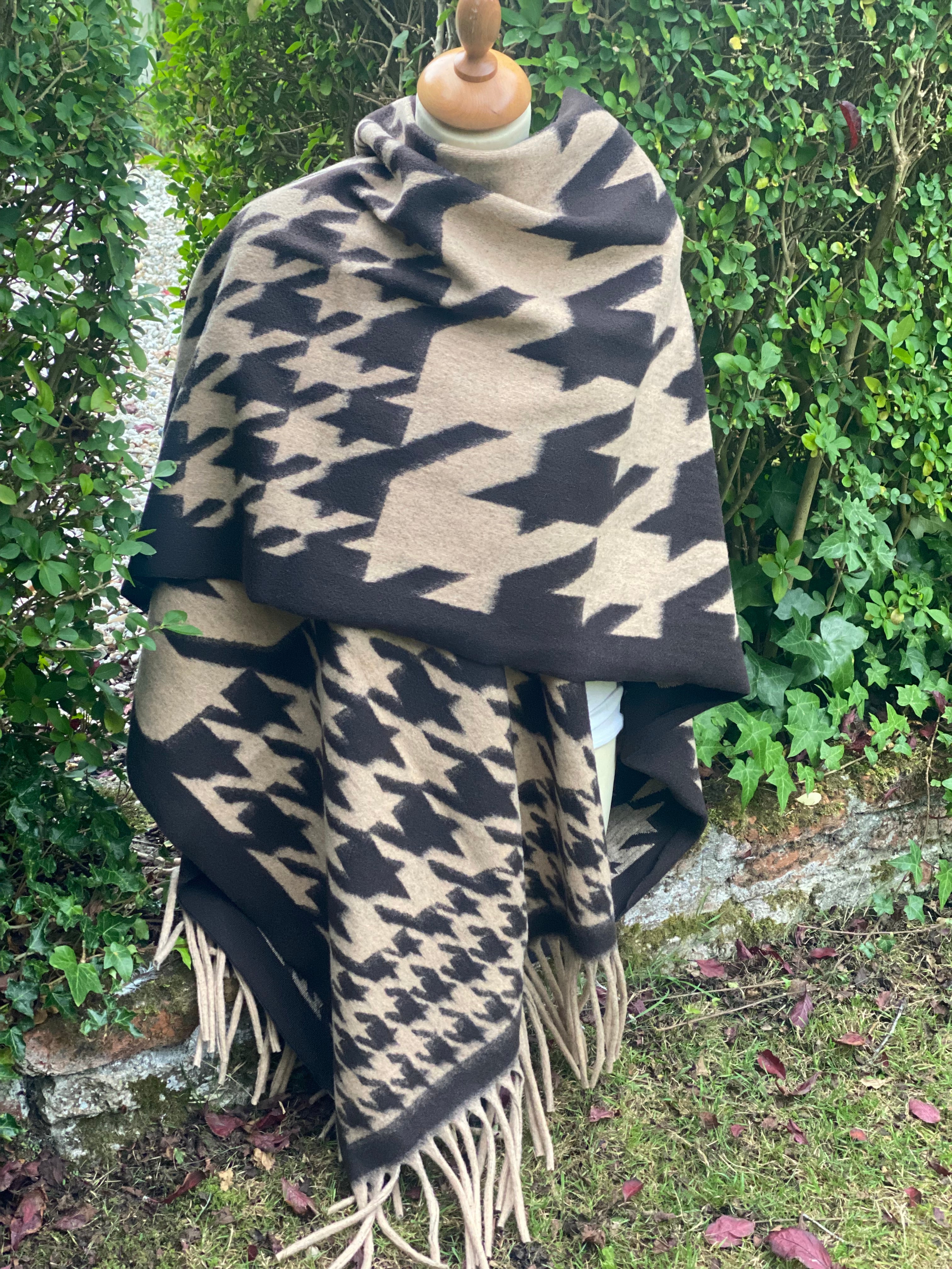 Bruin/beige poncho met ruiten