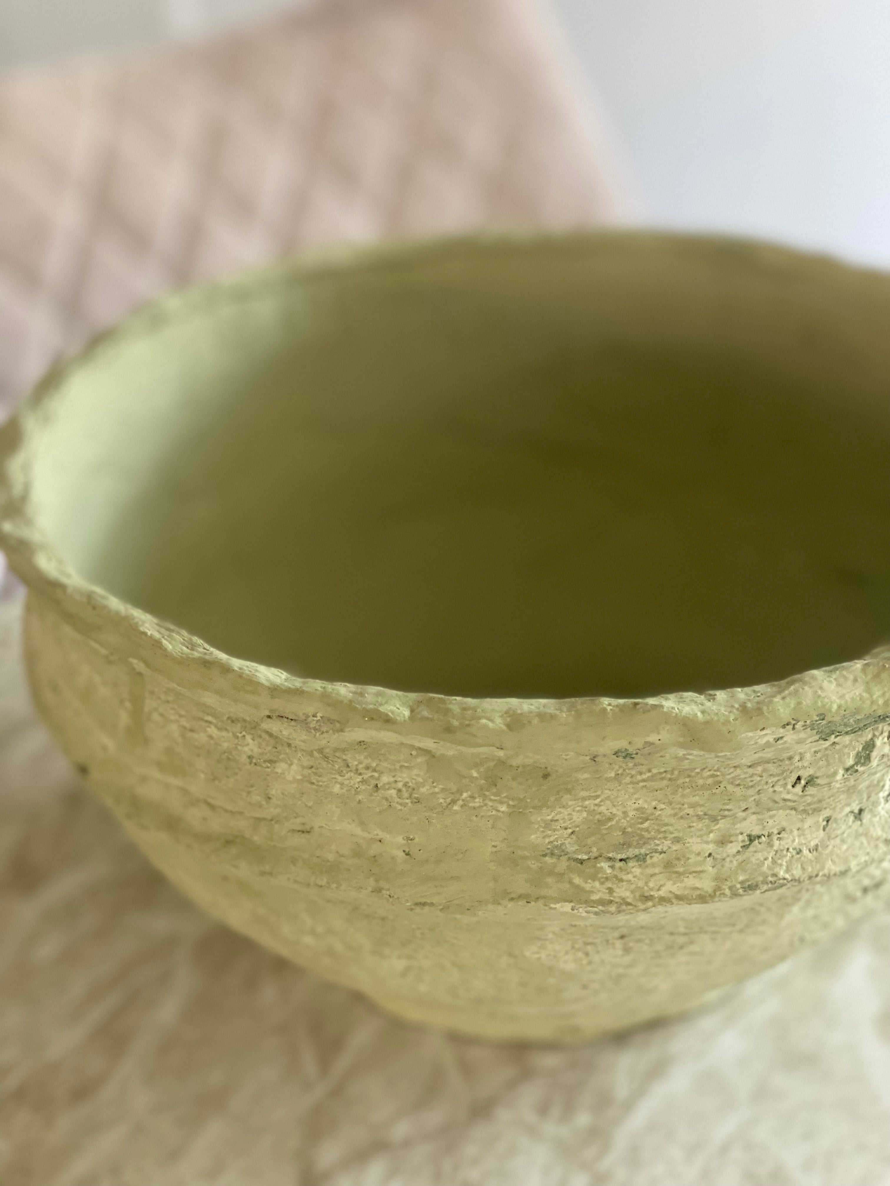 Schaal groen papier-maché