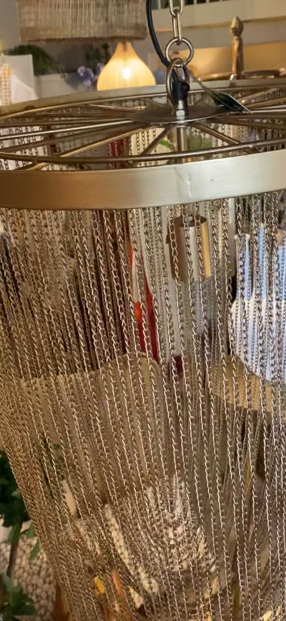 Gold kleurige hanglamp met kettingen