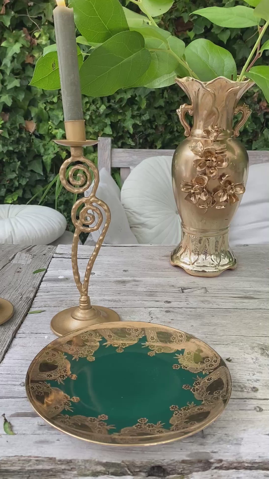 Brocante vaas goud kleurig met oortjes